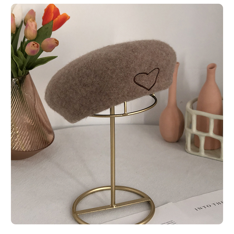 Women's Simple Style Heart Shape Eaveless Beret Hat display picture 4