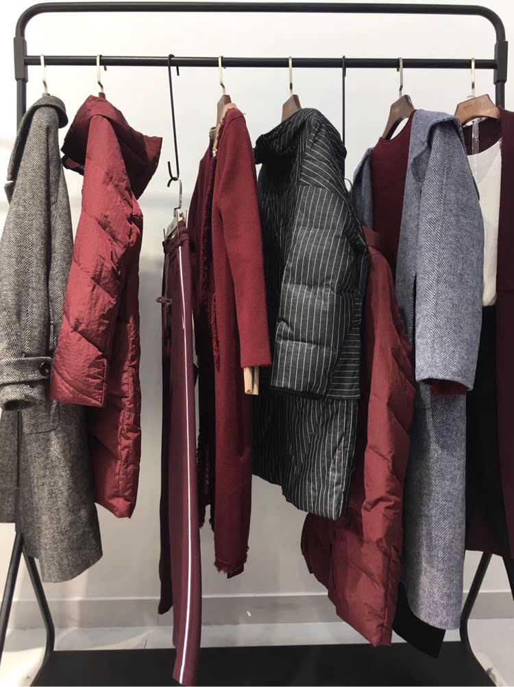 Figuring out the brand's discount store live hyperlinks