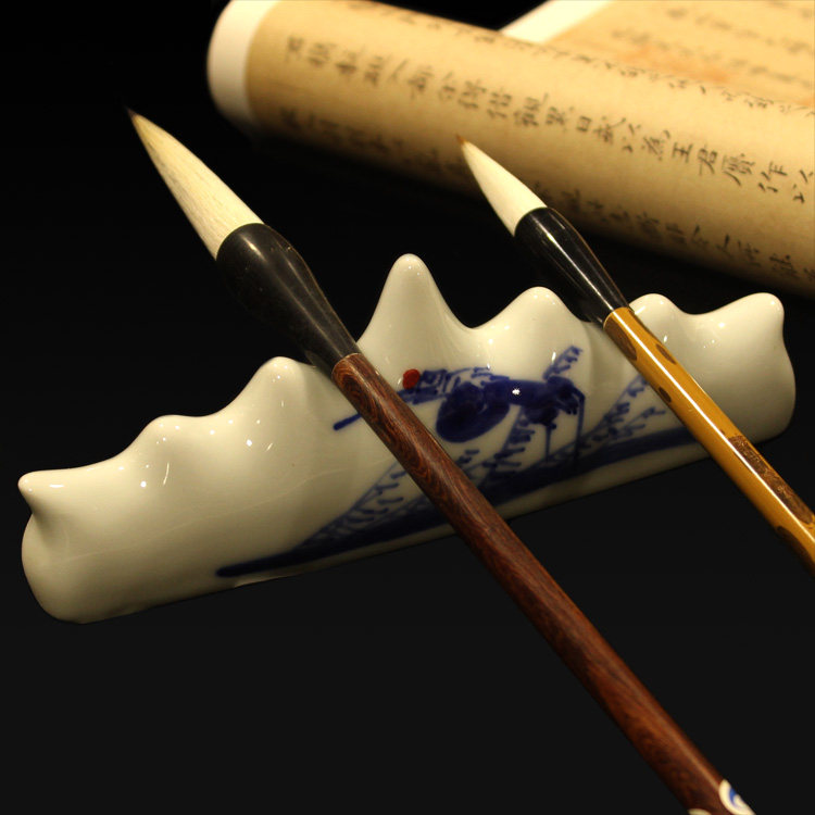 Special offer Jingdezhen Blue and White Porcelain Pen Holder Mahogany Ceramic Brush Holder Pen Pillow Pen Holder Pen Mountain Brush Hanging