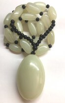 (Excellent) Xiujade River grinding Jade with type pendant chain belt rough stone pendant 253 4G