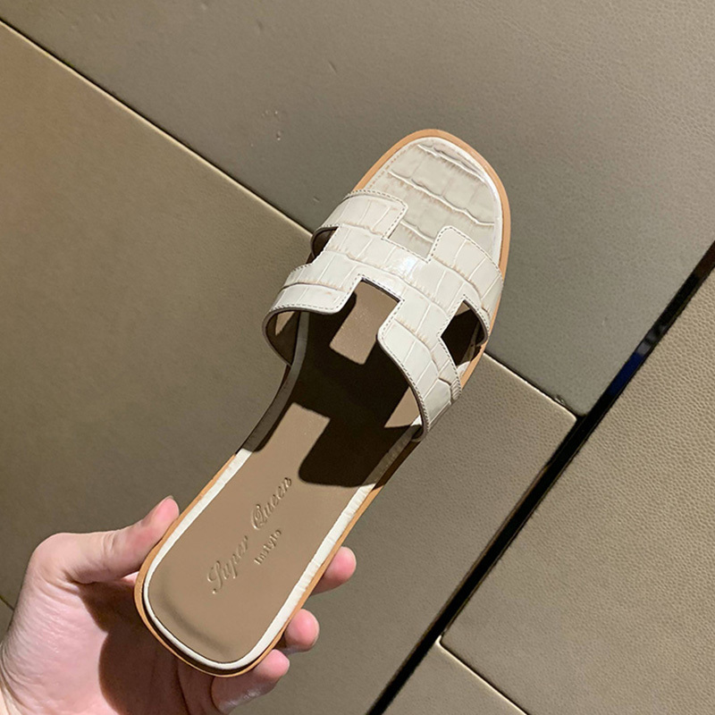 2026 Internet Celebrity H Slippers, Crocodile Pattern Apricot-Colored Genuine Leather Slippers for Women, Flat-Soled Slip-On Sandals for Women, Summer Outdoor Wear