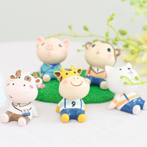 Office creative pieces look up to the academic pig decoration resin collective hair layout station small gifts