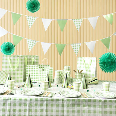 New color checkered paper plates and cups, disposable tableware sets for festivals, birthdays, parties and picnics, decorated with flags