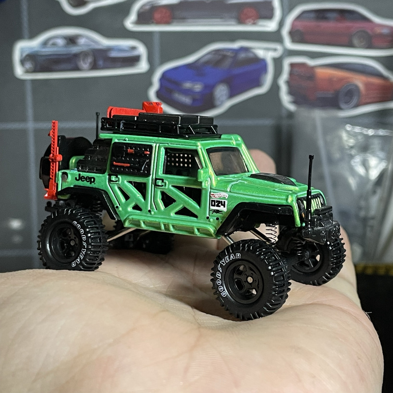 Dahu Model Car 1:64 Hot Wheels Wrangler Model Car Modified with Shock Absorbers, Heightened Big Foot Rubber Tires Dahu Model Car 1:64 Hot Wheels Wrangler Model Car Modified with Shock Absorbers, Heightened Big Foot Rubber Tires