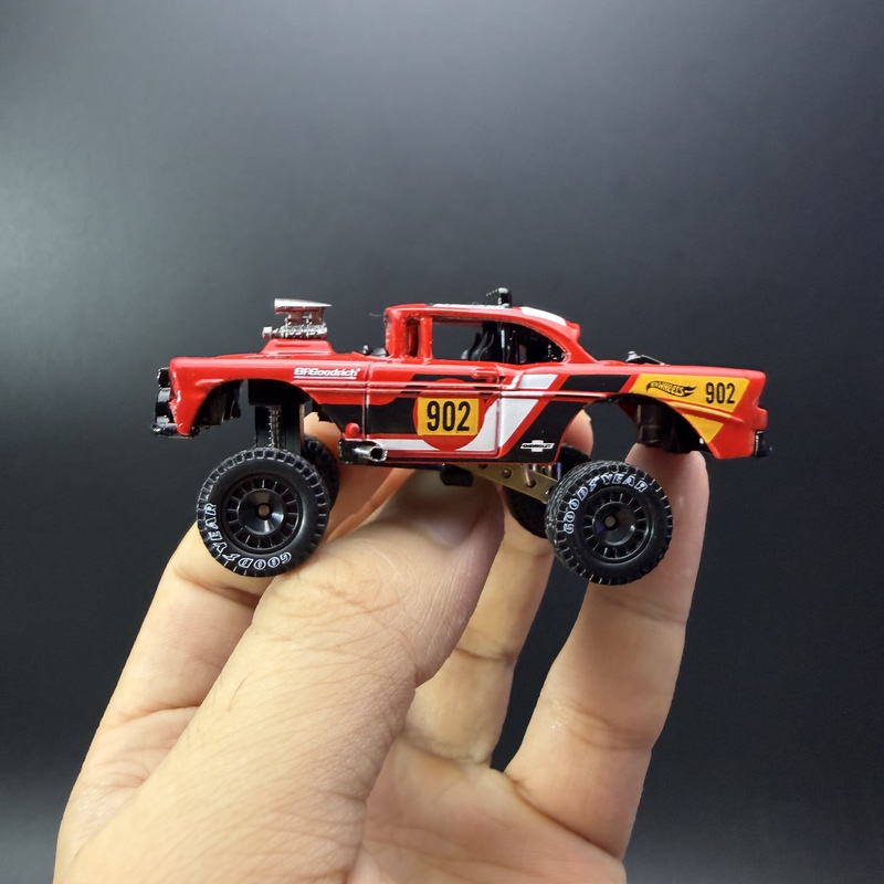1:64 Hot Wheels Baja 1000 Modified Damping Shock Absorber Rubber Tire Engine Magnetic Accessories