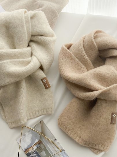 Petite écharpe polyvalente de style coréen haut de gamme pour femmes en automne et en hiver, écharpe en imitation cachemire tricotée douce et cireuse, nouvelle tendance 2025