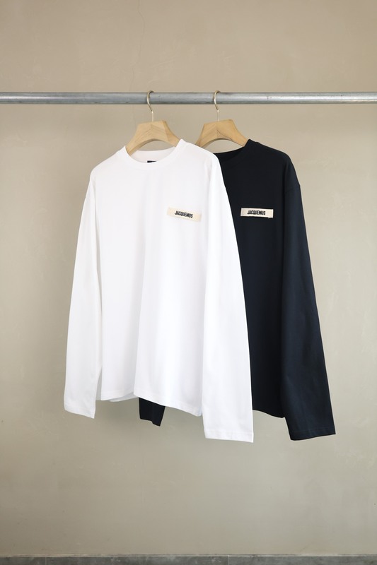 Jacquemus Jac Basic Long-Sleeved T-Shirt with Chest Embroidery and Ribbon Logo Decoration, Unisex Jacquemus Jac Basic Long-Sleeved T-Shirt with Chest Embroidery and Ribbon Logo Decoration, Unisex