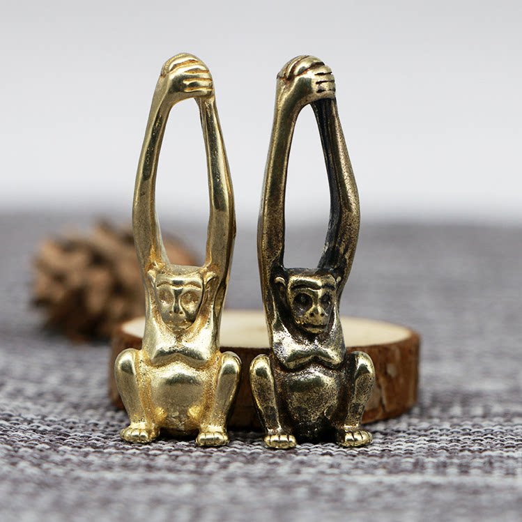 Pure solid brass Zodiac Year of Life long arm Monkey pendant Small monkey pendant Antique copper copper keychain