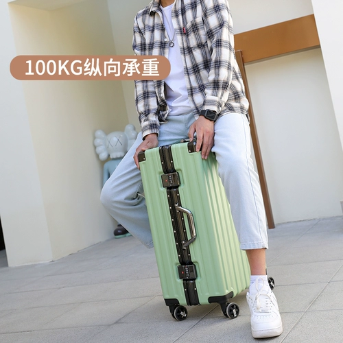 Вместительный и большой универсальный чемодан подходит для мужчин и женщин