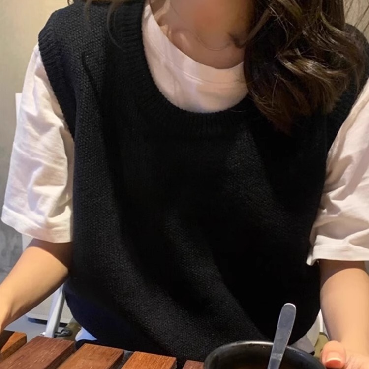 College Style Black Round-Neck Knitted Vest for Women, Spring and Autumn Layered Design, Sleeveless Sweater Vest for Outerwear