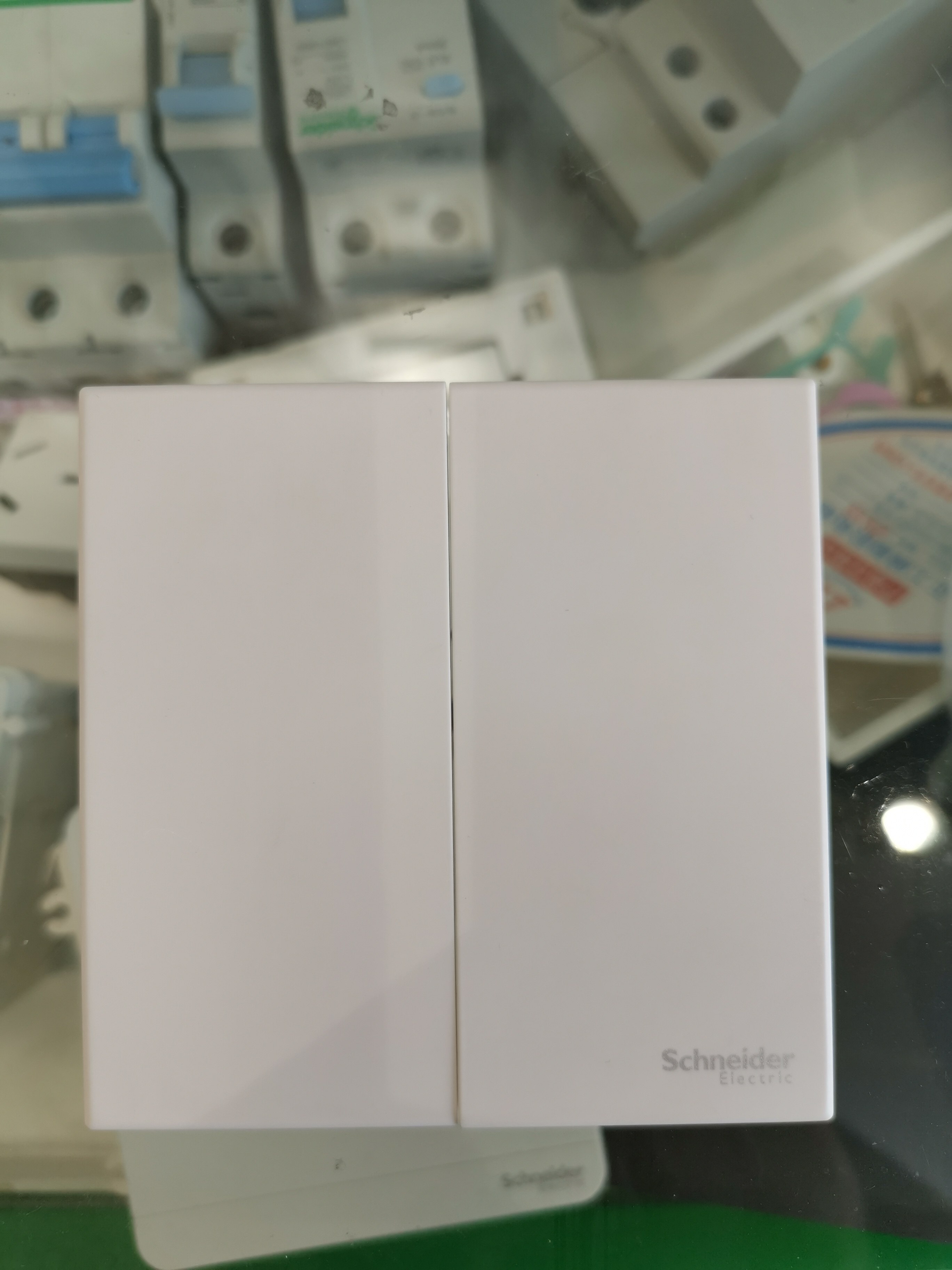 Schneider switch socket Yueyuan series Second - open midway switch two - switch multi - control two - control three - controlled cream white