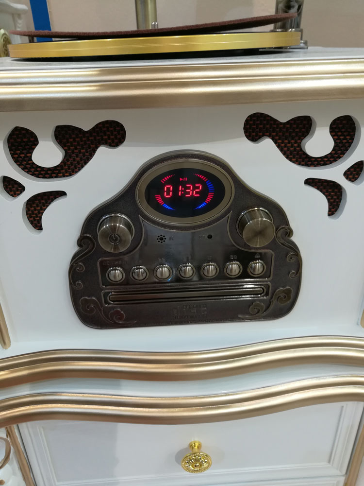 máy nghe nhạc đĩa than tiếng anh	 Gỗ cao cấp phiên bản Bluetooth loa siêu trầm retro lớn sừng máy ghi âm vinyl ghi âm máy nghe nhạc DVD - Máy hát 	đầu đĩa than liền amply
