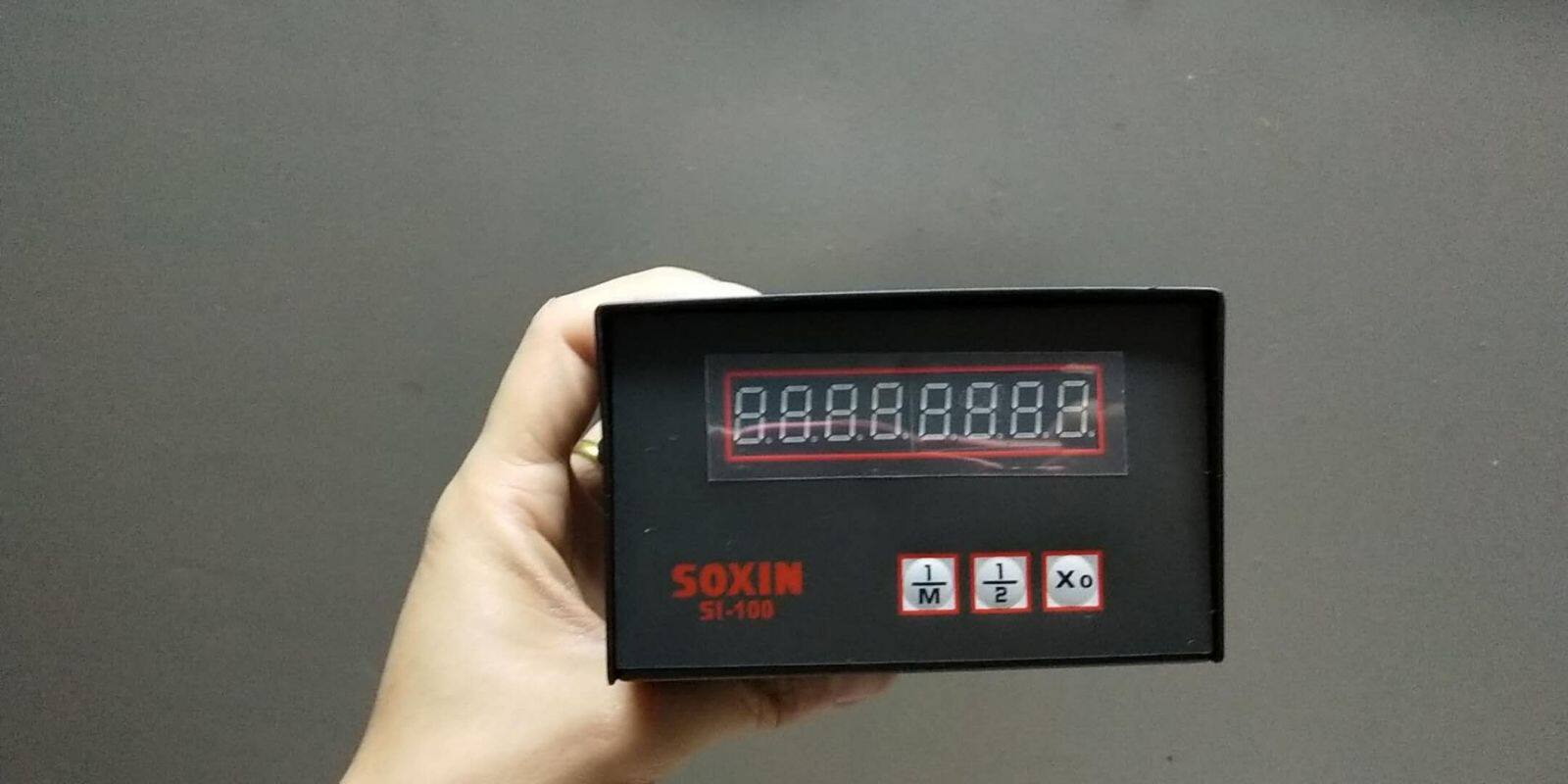 Sushin single-axis digital display micro-digital display grating ruler suitable for machine tool modification using oneself as a measuring platform