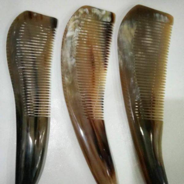 100% boutique horn comb Mongolian natural horn comb yellow horn comb natural Inner Mongolia craft gift decoration massage comb