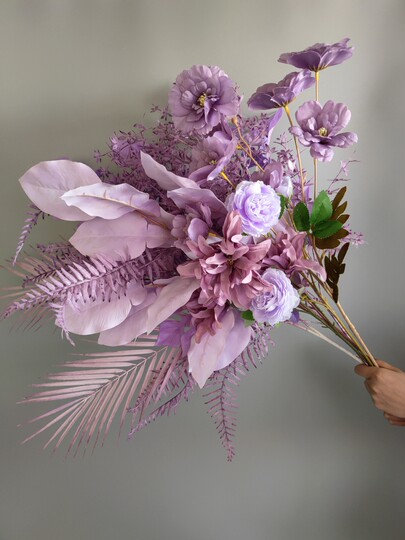 Lila simulierte gefälschte Blumenhochzeit einzelnes Blumenmaterial Hochzeitsszene Straßenführer Blumenarrangement Hochzeitssaal Deckendekoration Seidenblume