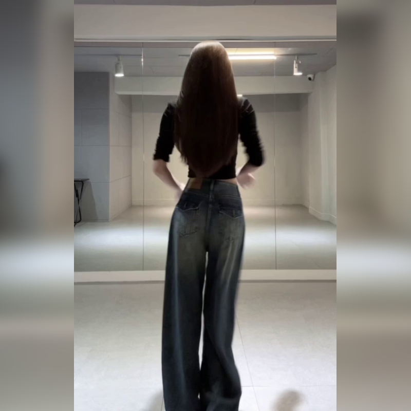 Natural Style Denim Wide-Leg Pants with a Regular Fit, Fashionable and Versatile, Showcasing a Casual and Uninhibited Vibe