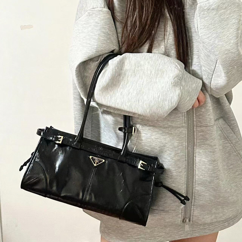 Yu Shuxin's Same Style Baguette Bag, Retro Versatile Long-Handle Oil Leather Tote Bag, Large Capacity Handbag and Crossbody Bag for Women