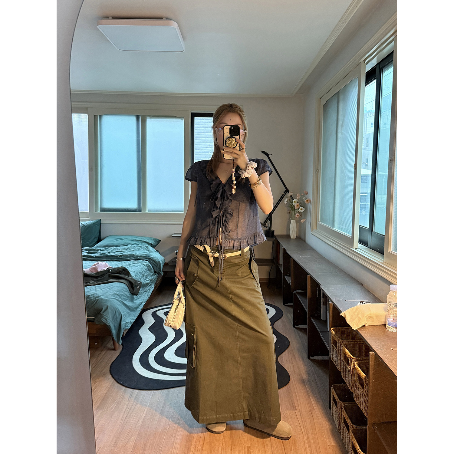 Рубашка с коротким рукавом с охлаждающим эффектом и помятым дизайном, серо-синяя клетчатая блузка, женская летняя одежда 2025