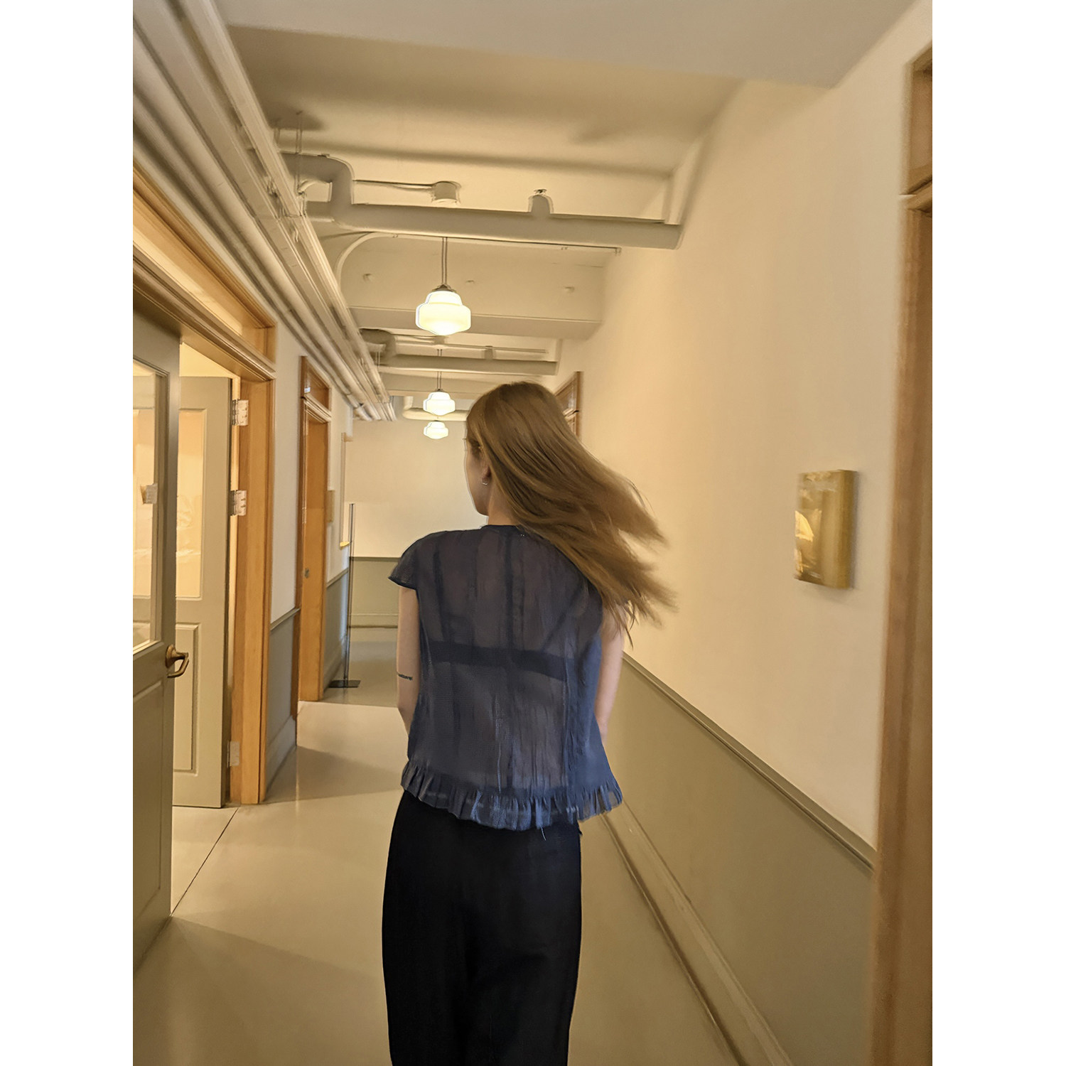 Рубашка с коротким рукавом с охлаждающим эффектом и помятым дизайном, серо-синяя клетчатая блузка, женская летняя одежда 2025