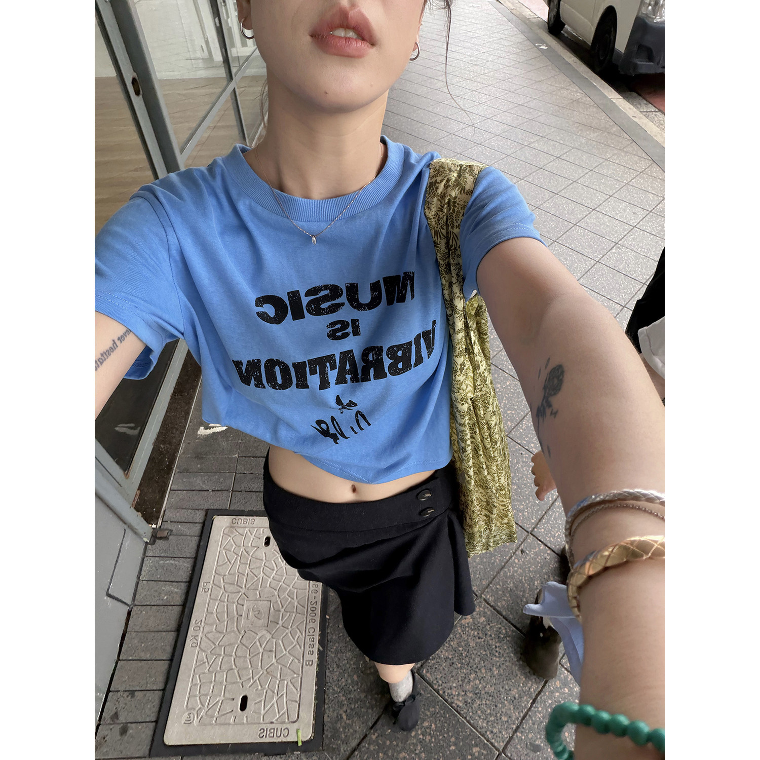 LelyMooch футболка с коротким рукавом из хлопково-льняной смеси с цифровой печатью и винтажным принтом букв