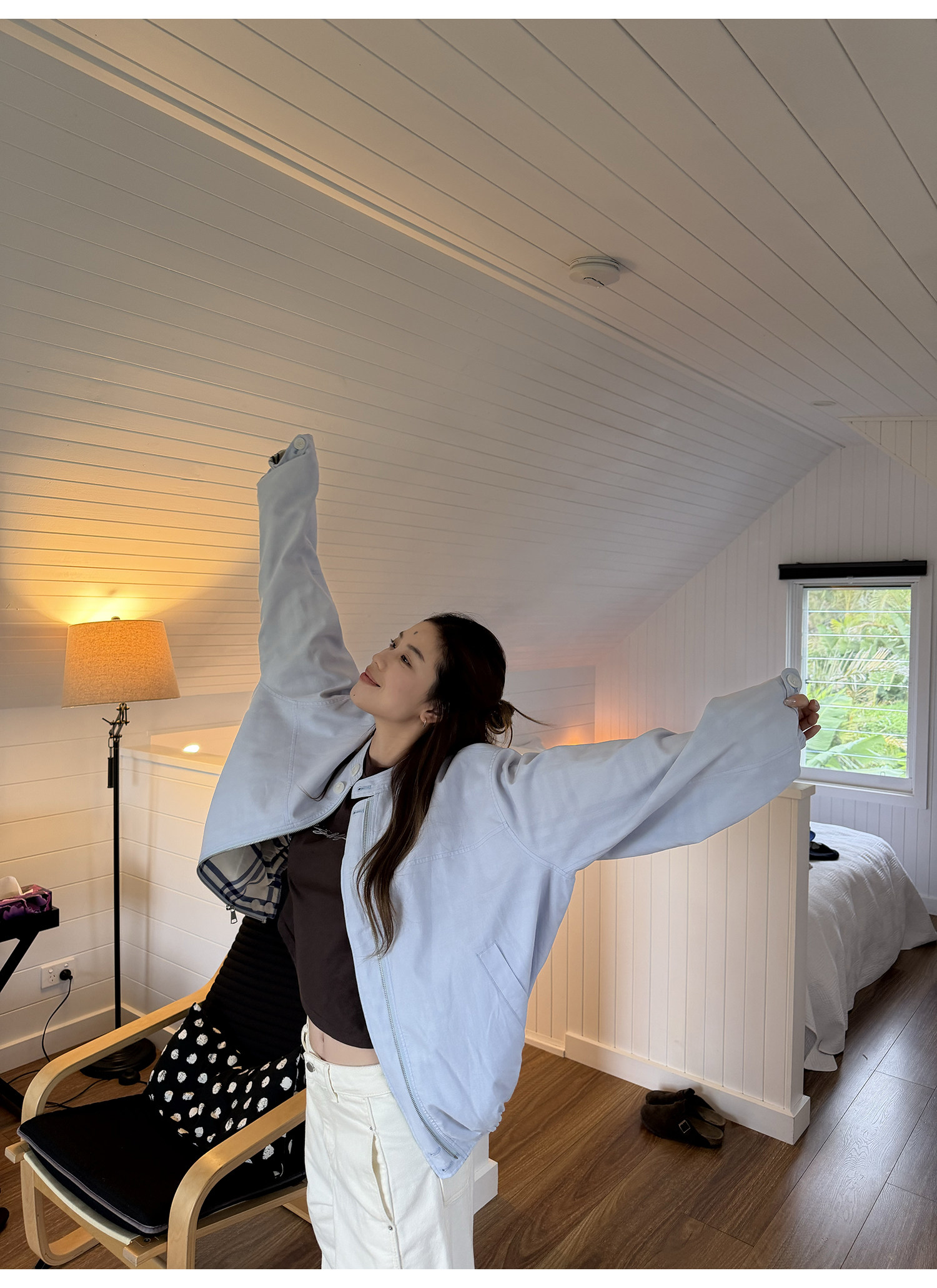 LelyMooch Двусторонняя хлопковая куртка в шотландскую сине-белую клетку с воротником-стойкой средней длины Baby синего цвета