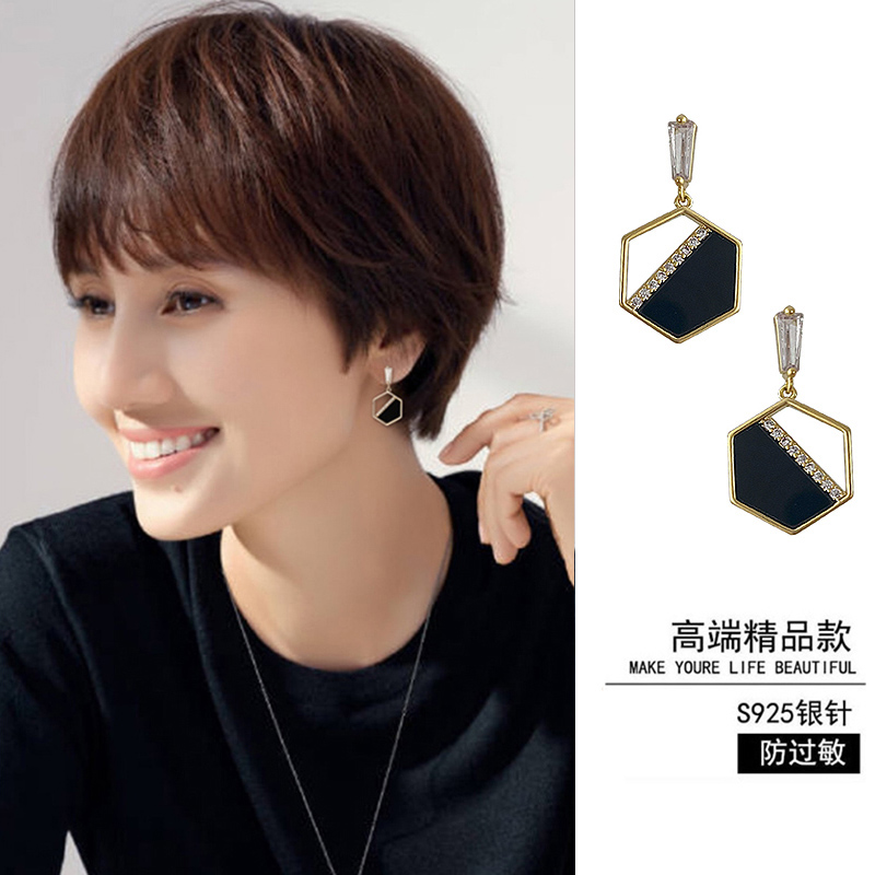 Short hair stud earrings women's summer niche light luxury black temperament high atmosphere earrings 2021 new fashion earrings summer