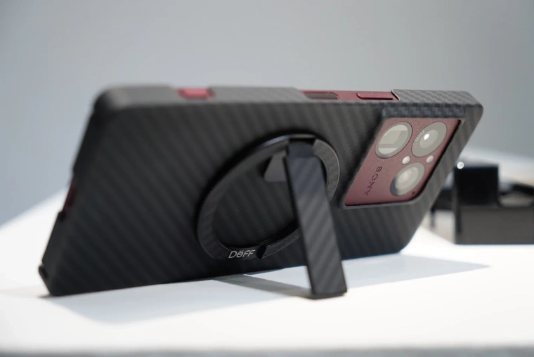 Deff Officially Certified Aramid Fiber Kevlar Weave Black Velvet Carbon Fiber Sony Xperia Phone Case