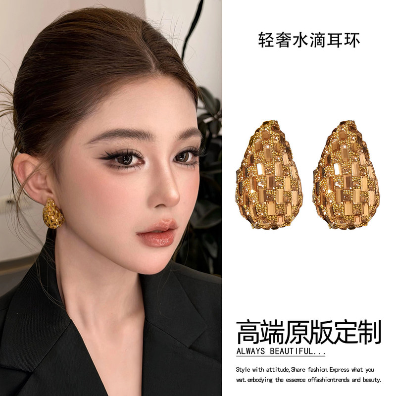 Korean Gold Water Drop Earrings for Women 2026 New Style Elegant and High-End Earrings Niche Unique Design Earrings Korean Gold Water Drop Earrings for Women 2026 New Style Elegant and High-End Earrings Niche Unique Design Earrings