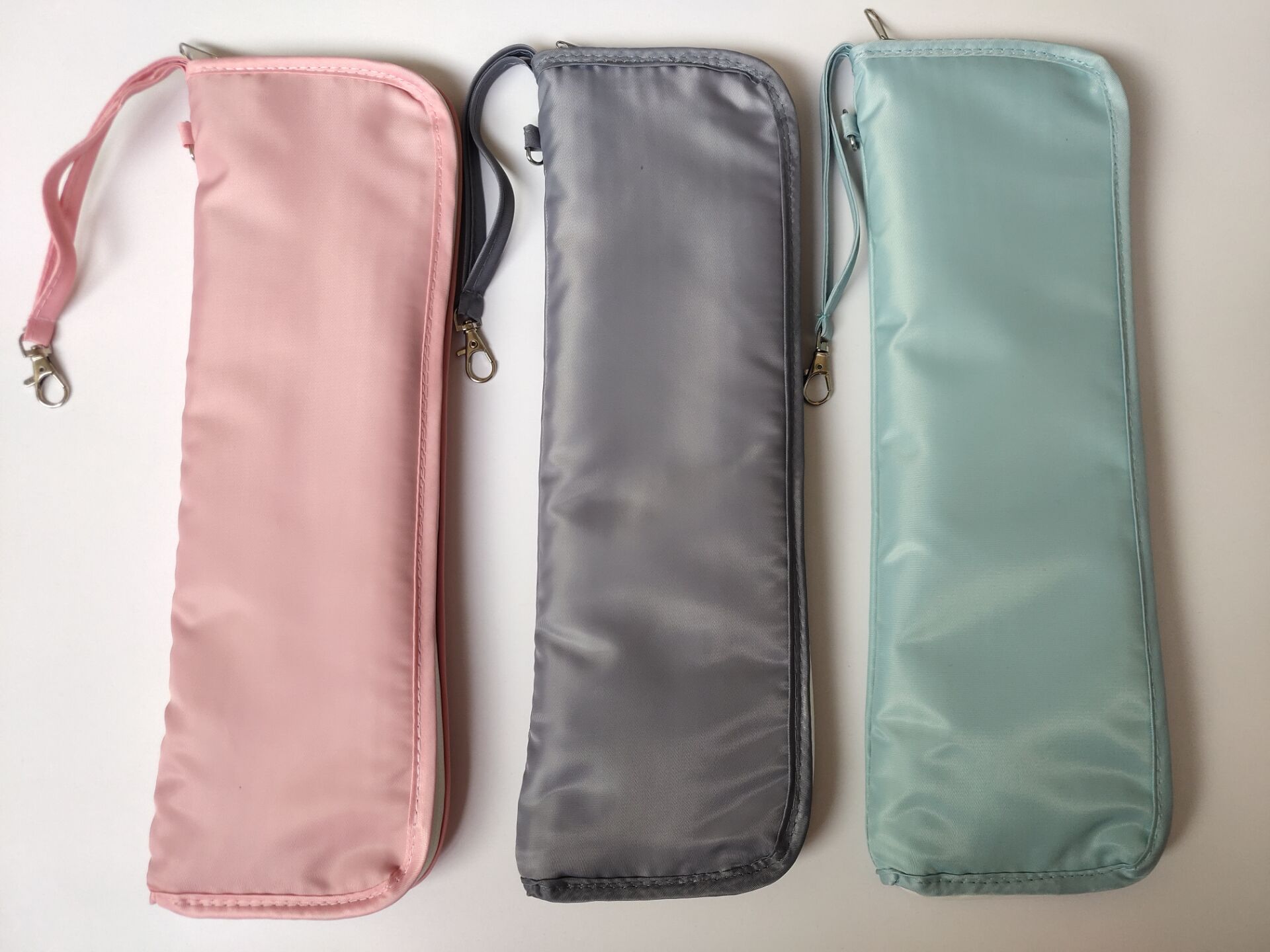 The new single-sided chenille umbrella cover has a hook for easy carrying, waterproof zipper, good quality, size can be customized