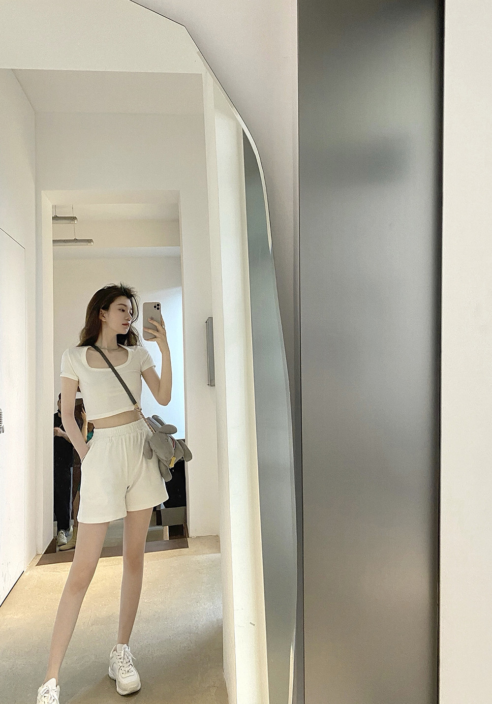 THE HANDLE Exquisite daily fashion wearable set U-neck T-shirt casual vest shorts three-piece set
