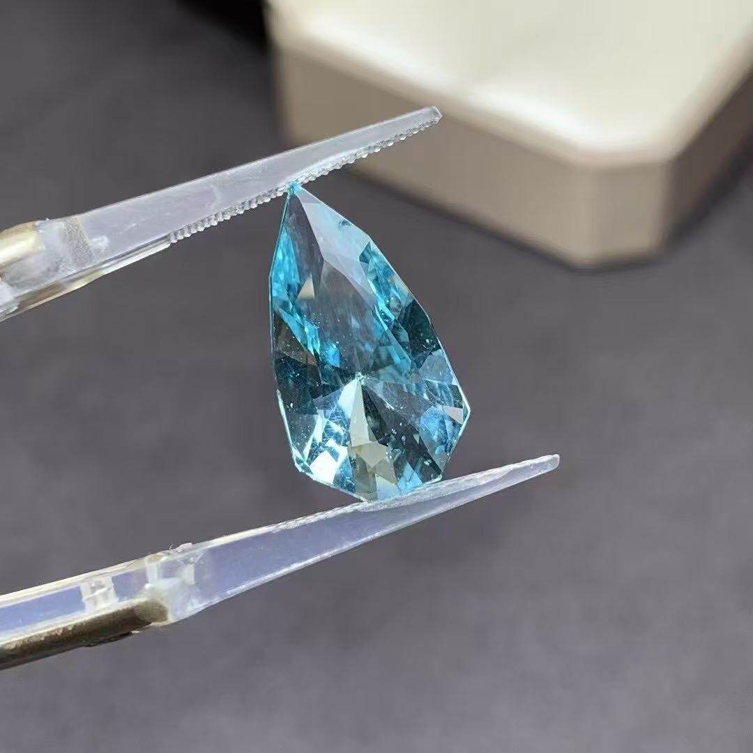 天然アパタイト、不規則な形状、9.78カラット、800058