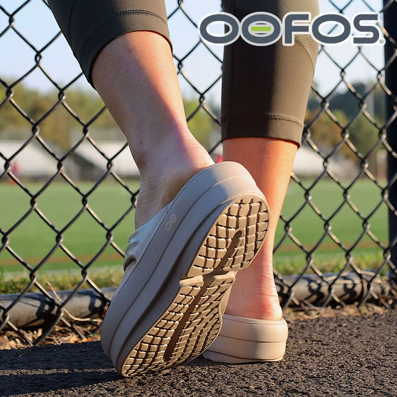 Сандалии OOFOS OOmega с повышенным давлением и противоскользящим дизайном, средняя каблук-качели подошва повседневные туфли