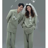 Фрукты авокадо, группа мужчин и женщин, добавьте бабочку нечистую галстук вуаль