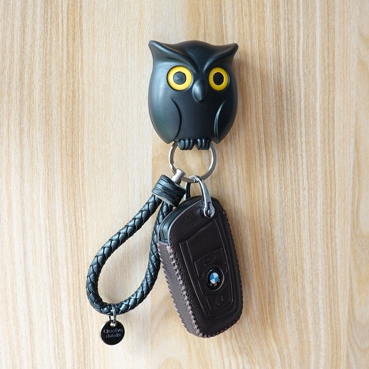 The owl guarding the key door entrance keychain hook wall hanging couple hook creative door decoration