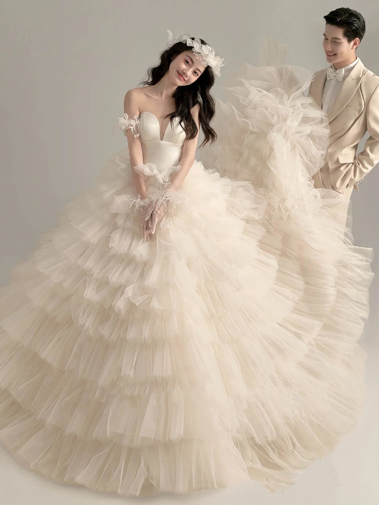 Wedding dress, white clothing suitable for photo sessions