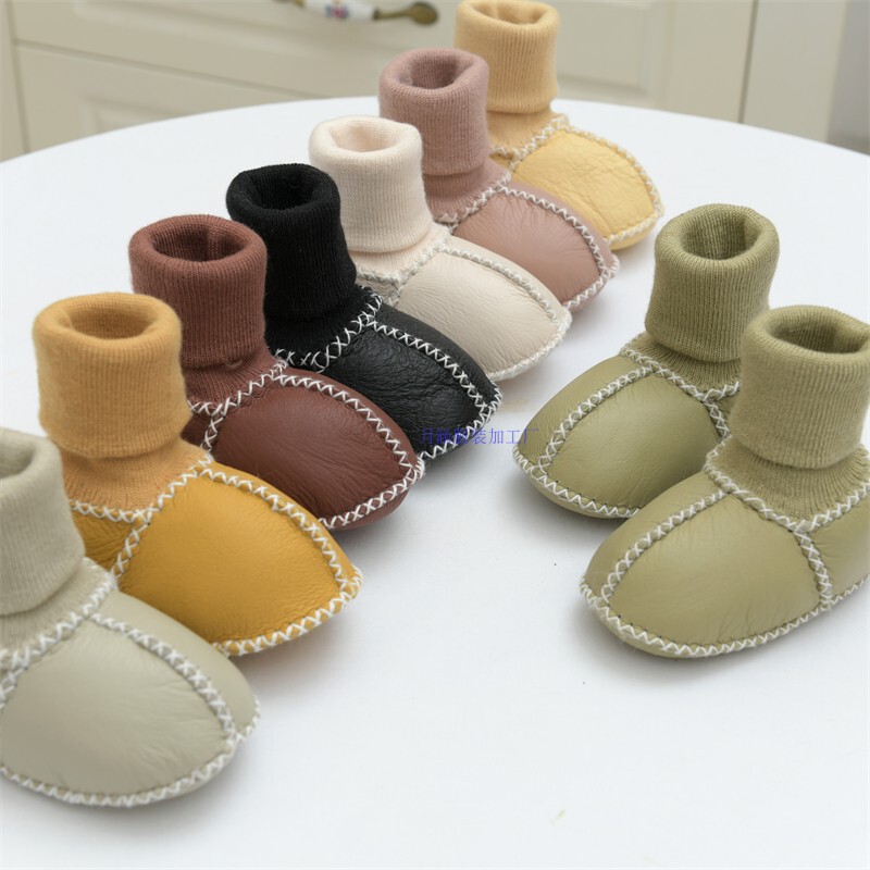 Sheepskin Integrated Baby Shoes and Socks, Warm and Thick for Autumn and Winter, Soft-Soled Non-Slip Toddler Shoes for Newborns 0-6-12 Months