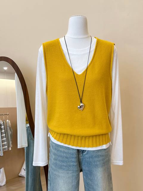 Recommended for self-retention, Korean yellow v-neck knitted vest for women to wear sleeveless waistcoat sweater vest top in autumn and winter