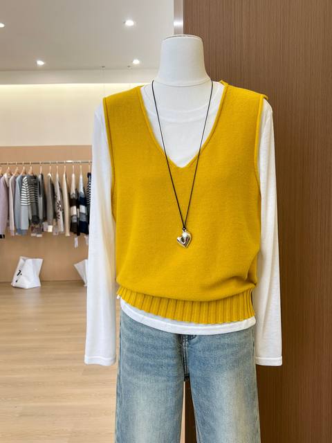 Recommended for self-retention, Korean yellow v-neck knitted vest for women to wear sleeveless waistcoat sweater vest top in autumn and winter