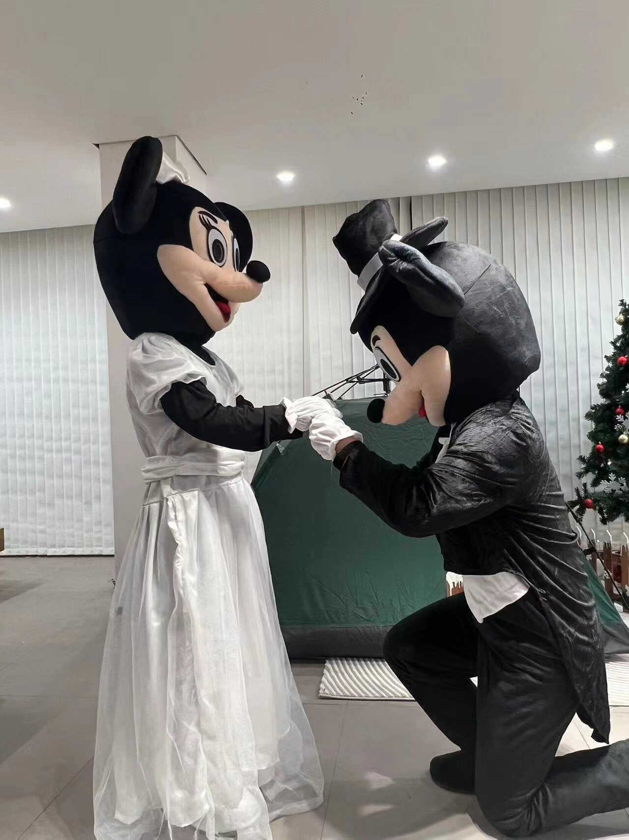 出租赁婚礼米奇婚纱米妮行走卡通人偶服装cos套头道具玩偶米老鼠,结婚必备神器!_COSPLAY配件_淘宝游戏网