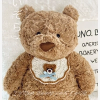 Белый бисквитный медведь