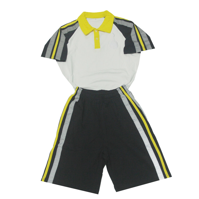 School uniforms and autumn trousers for elementary school students in Dongguan City's Shishi Town