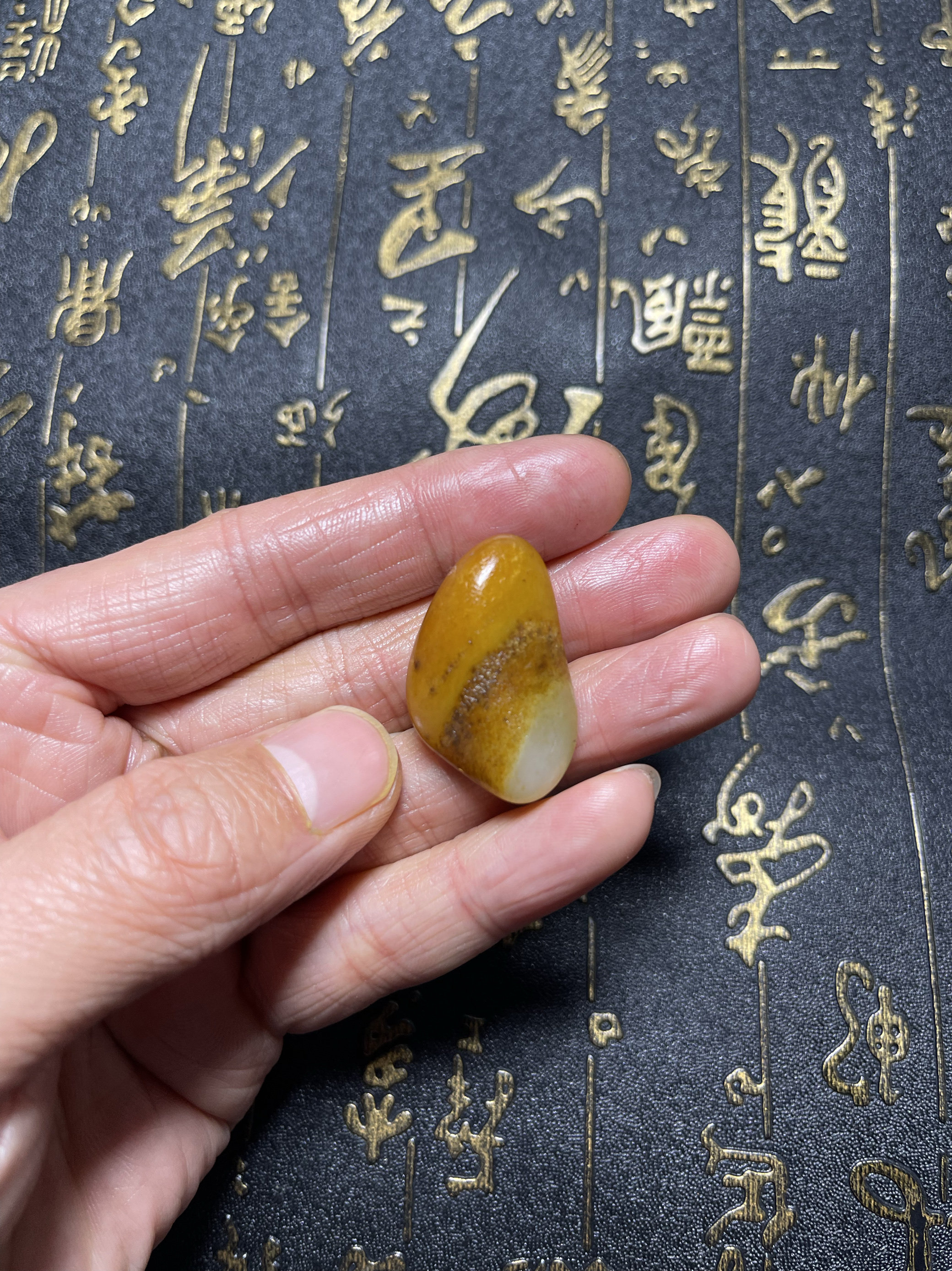 新疆 和田玉 原石 沁色自然 玉佩 新疆 和田玉 原石 沁色自然 玉佩 解读和田玉籽料的原石和玩料-琢艺轩