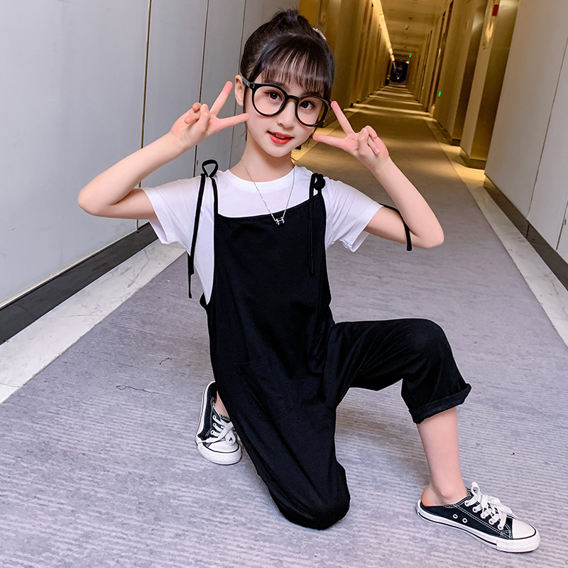 Cô gái thiết lập năm 2020 mùa hè vừa mới và lớn cậu bé cô gái thời trang thời trang Hàn Quốc phiên bản của quần dây đeo đơn giản hai mảnh bộ thủy triều.