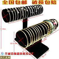 Две руки (черный бархат)