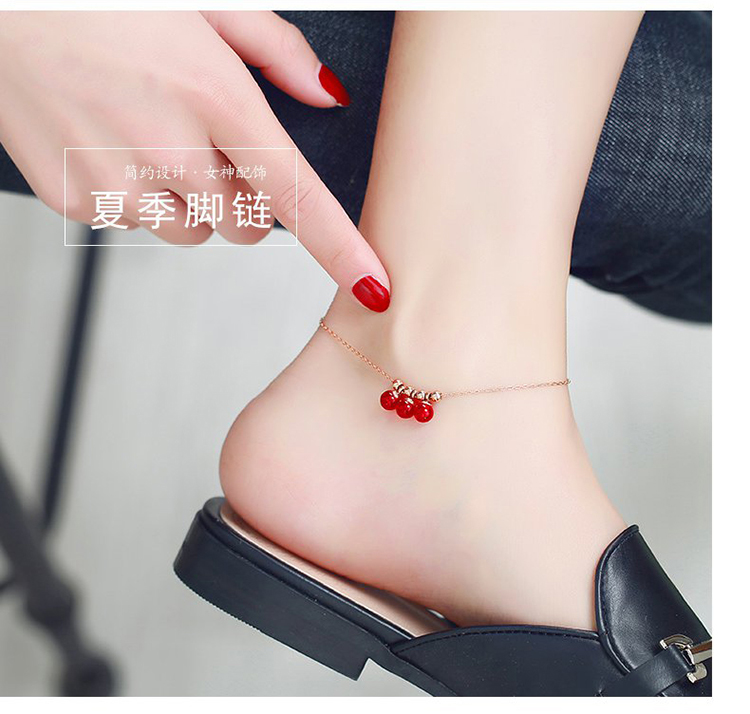 Vòng chân nữ mạ vàng hồng 18K bằng thép titan cá tính chân hoang dã trang trí màu vàng tua hạt đỏ phiên bản Hàn Quốc của nữ sinh viên đơn giản lắc chân nữ vàng đẹp