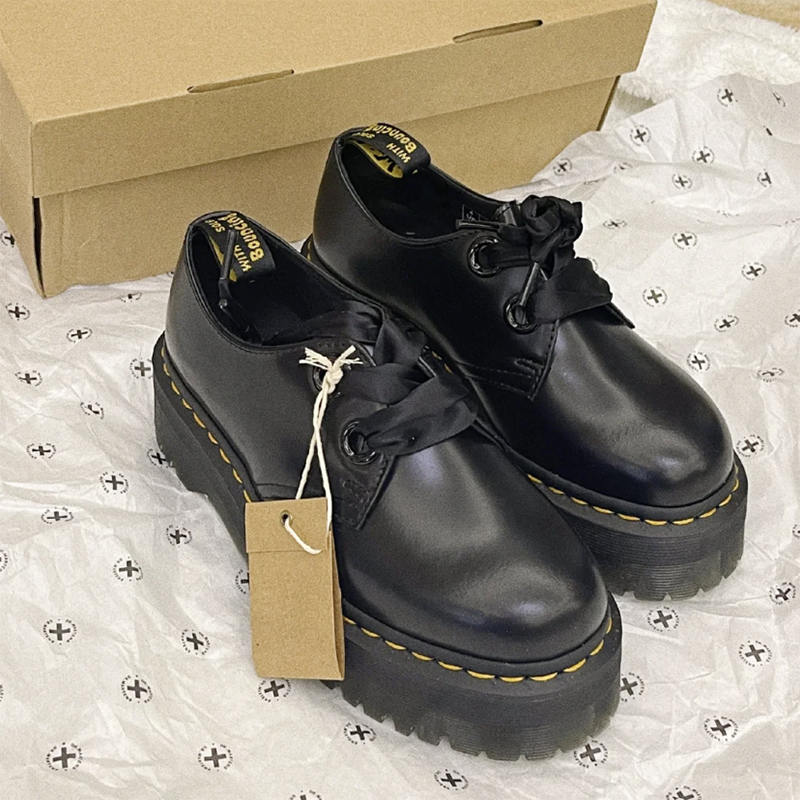 Dr. Martens Boots Rose Same Style Ribbon Two-Hole Thick-Soled Small Leather Shoes College Style Jk Low-Top Shoes 2021 New Model Dr. Martens Boots Rose Same Style Ribbon Two-Hole Thick-Soled Small Leather Shoes College Style Jk Low-Top Shoes 2021 New Model
