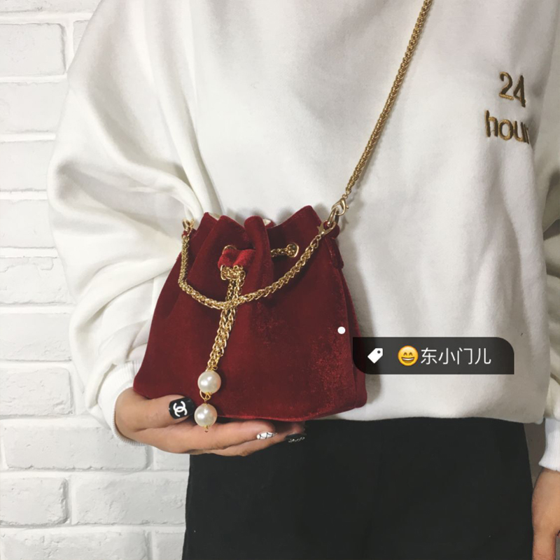 bucket bag with chain