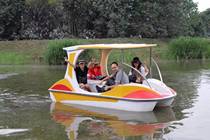 Four-person pedal boat thickened fiberglass self-draining pedal boat park boat water pedal boat barbecue sightseeing boat