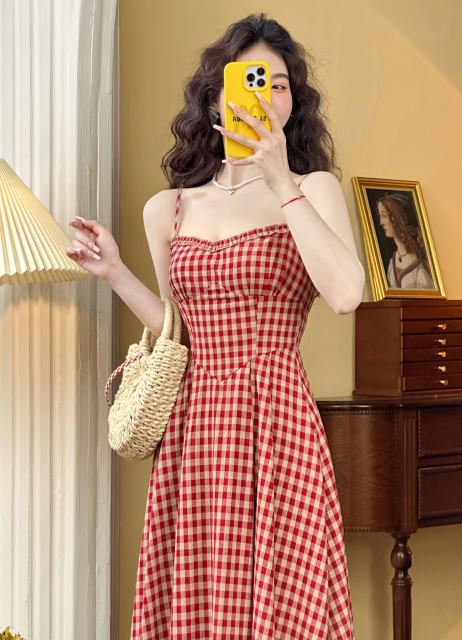 Mrs. Xiao 2024 retro apricot red petite suspender skirt spring and summer vacation plaid dress