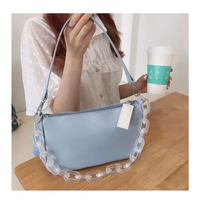 Голубой (с акриловыми полосками). Случайны ли слова на карточке.